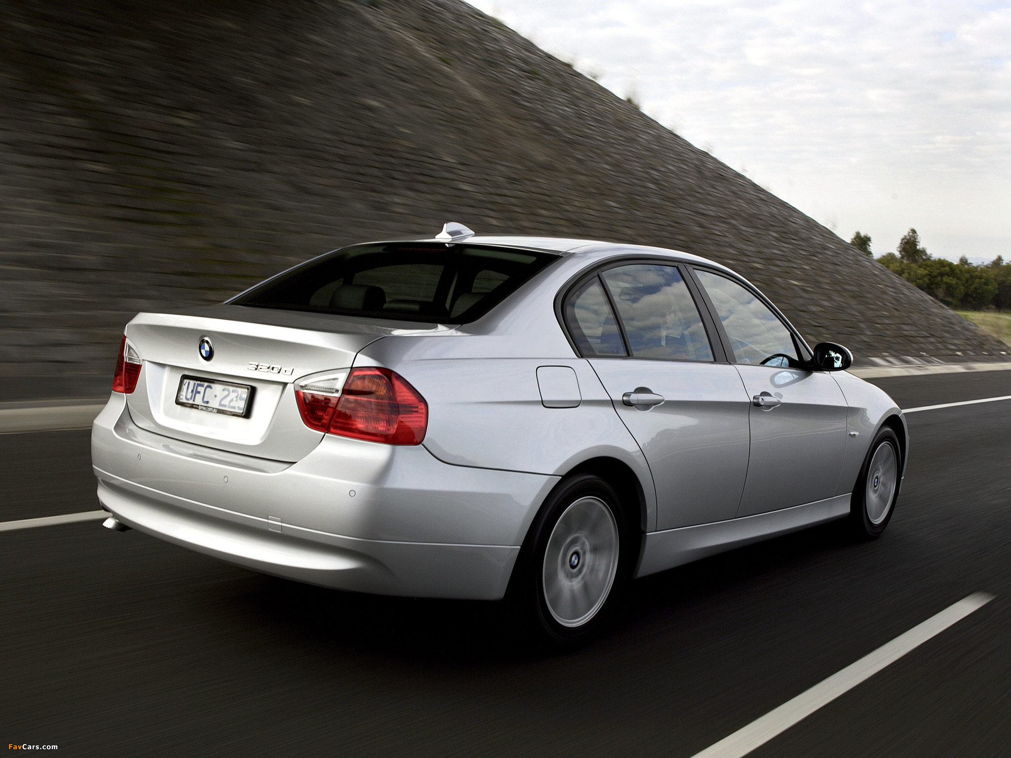 Pictures of BMW 320d Sedan AU-spec (E90) 2005–08 (2048 x 1536)