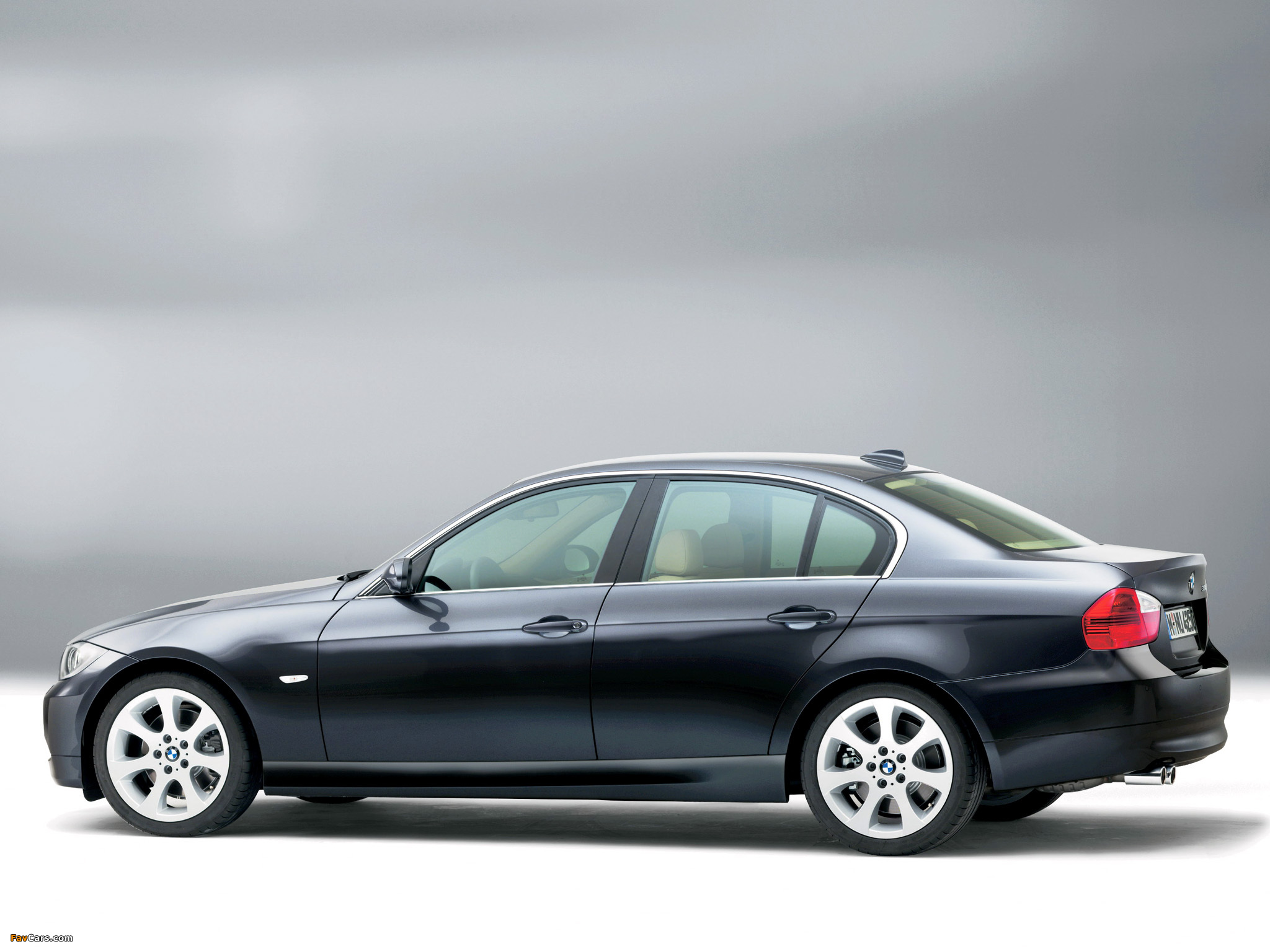 Pictures of BMW 330i Sedan (E90) 2005–08 (2048 x 1536)