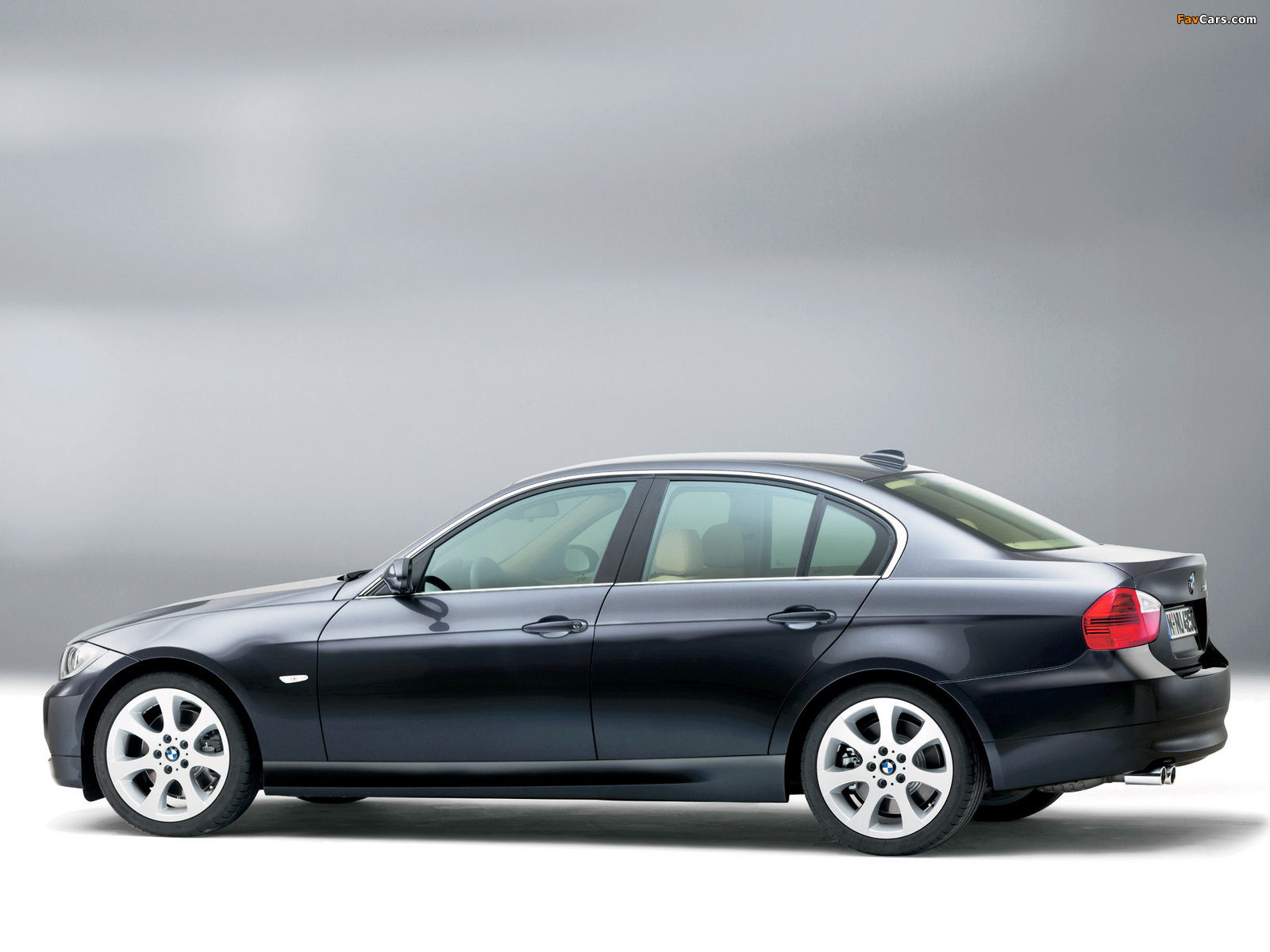 Pictures of BMW 330i Sedan (E90) 2005–08 (1600 x 1200)
