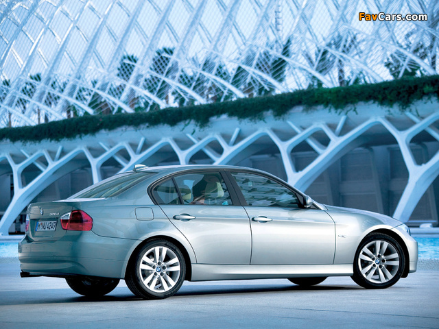 Pictures of BMW 320d Sedan (E90) 2005–08 (640 x 480)