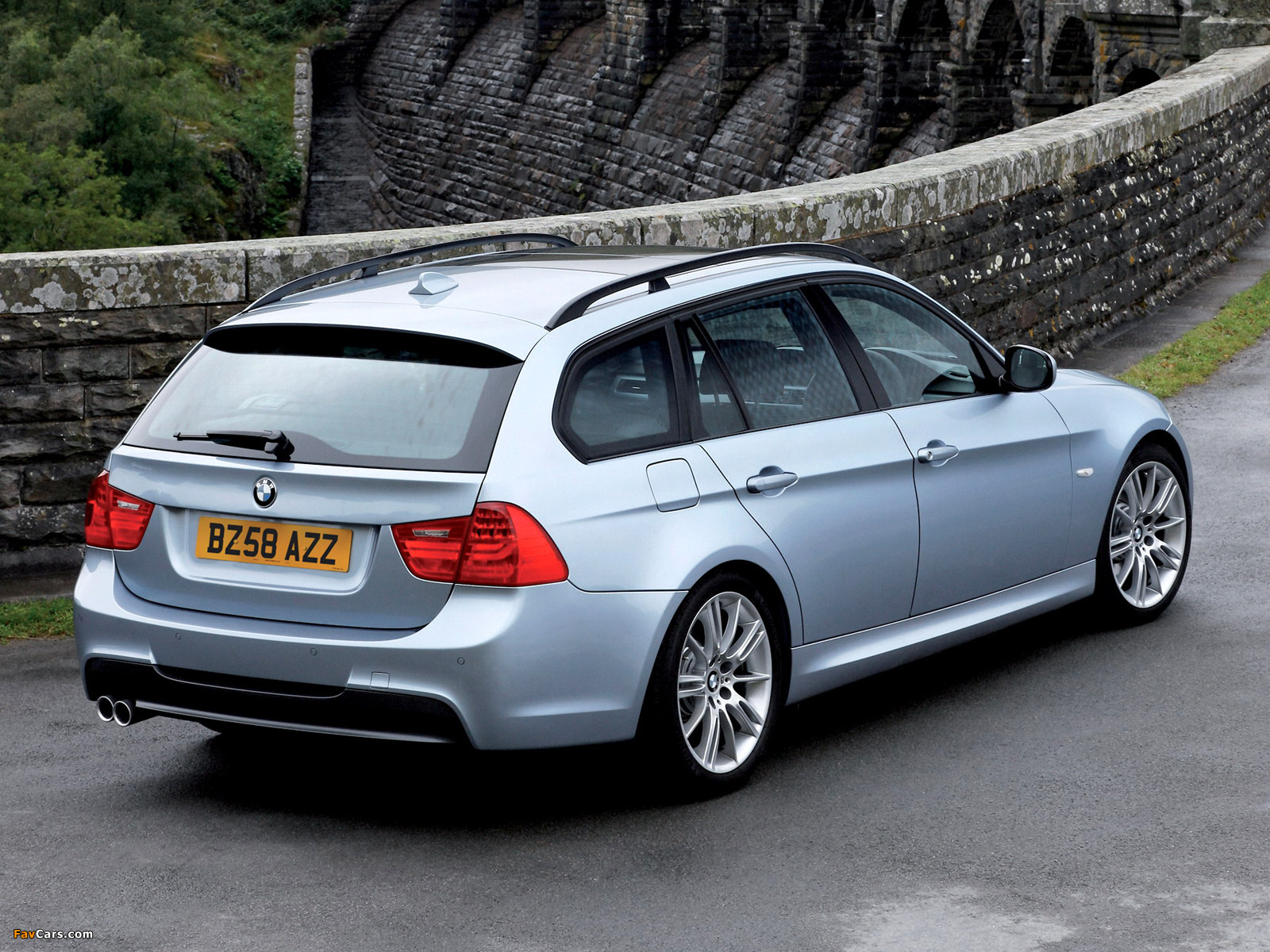 Pictures of BMW 330d Touring M Sports Package UK-spec (E91) 2008–12 (1600 x 1200)