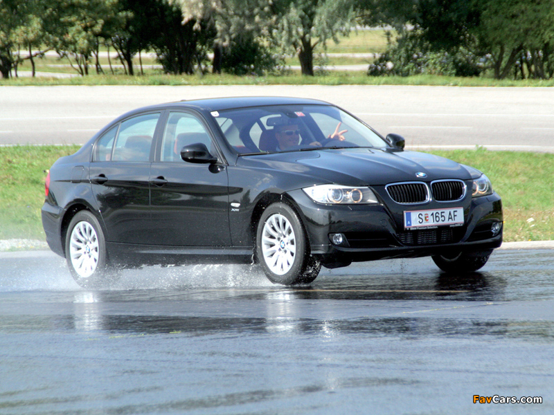 Pictures of BMW 320d xDrive Sedan (E90) 2008–11 (800 x 600)