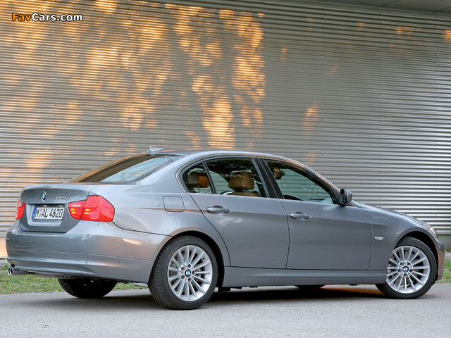 Pictures of BMW 330d Sedan (E90) 2008–11 (640 x 480)