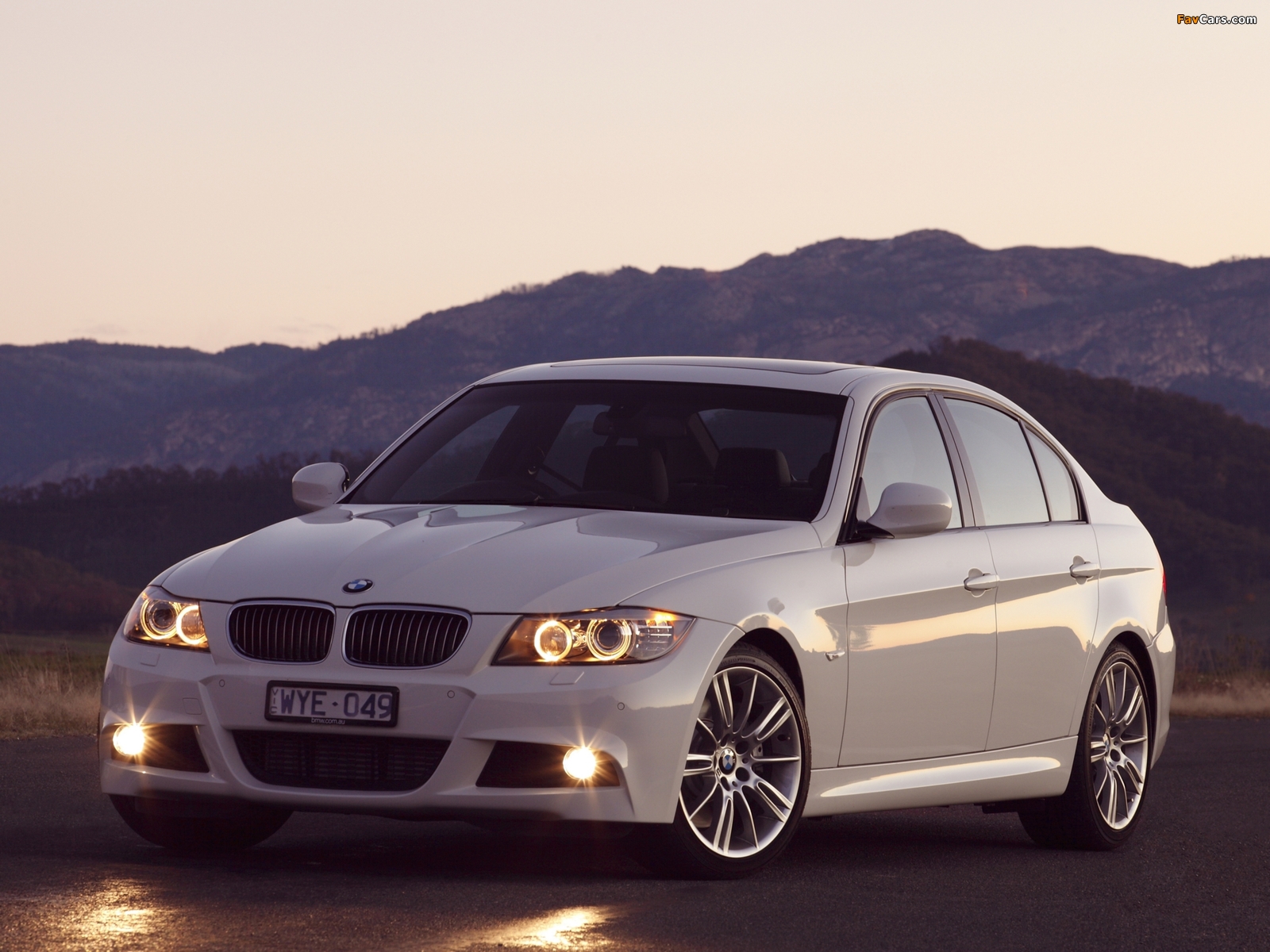 Pictures of BMW 330d Sedan M Sports Package AU-spec (E90) 2008–11 (1600 x 1200)