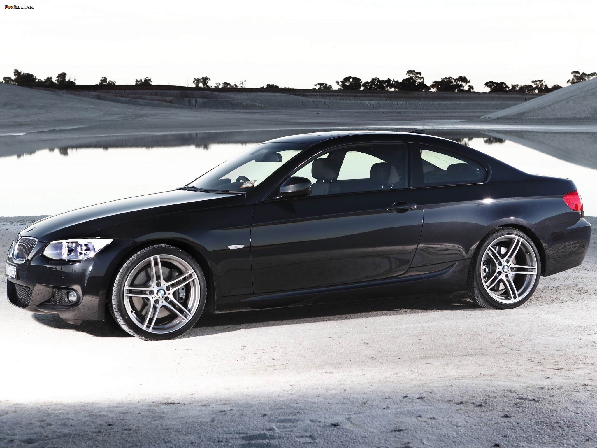 Pictures of BMW 335i Coupe M Sports Package AU-spec (E92) 2010 (2048 x 1536)