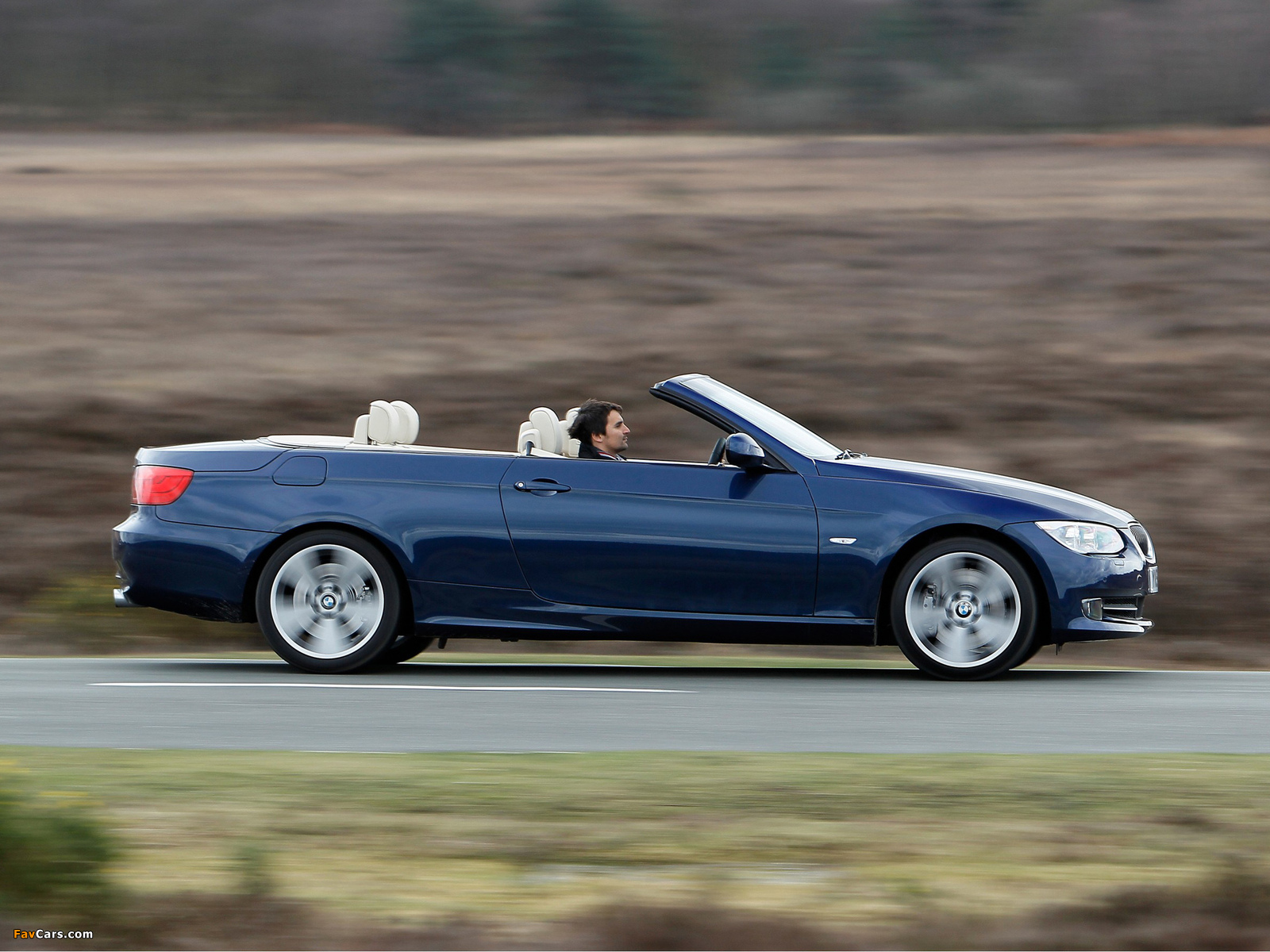 Pictures of BMW 335i Cabrio UK-spec (E93) 2010 (1600 x 1200)