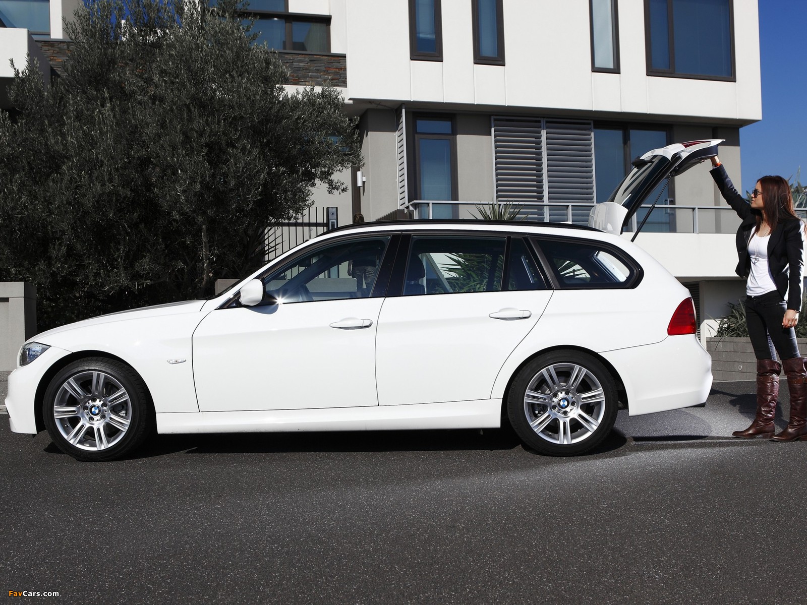 Pictures of BMW 320d Touring M Sports Package AU-spec (E91) 2011 (1600 x 1200)