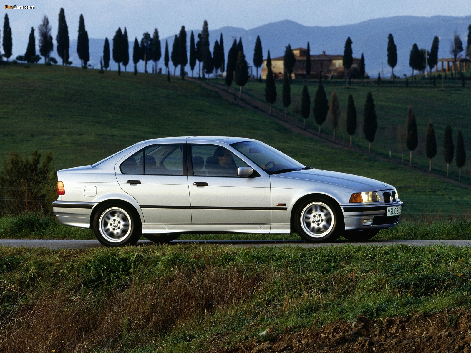 Pictures of BMW 320i Sedan (E36) 1991–98 (1600 x 1200)