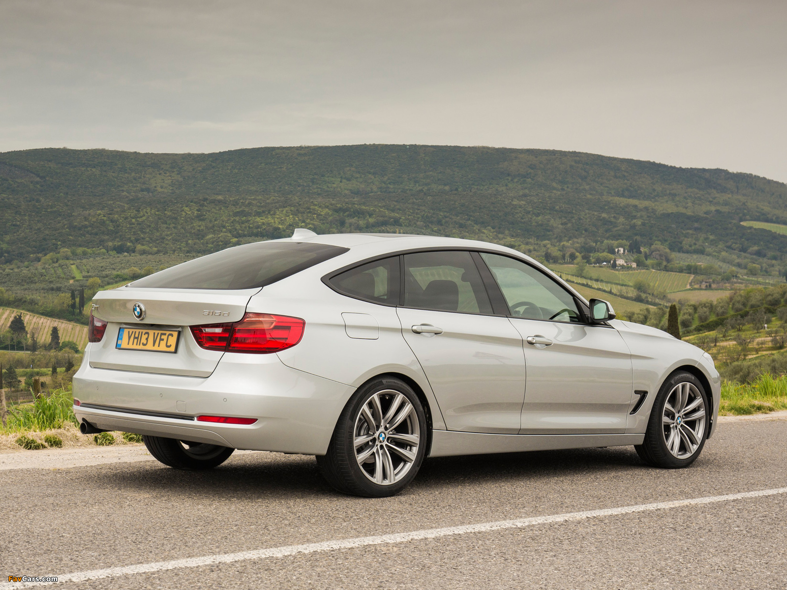 BMW 318d Gran Turismo Sport Line UK-spec (F34) 2013 wallpapers (1600 x 1200)