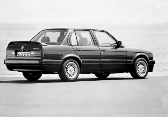 BMW 325i Sedan M-Technik (E30) 1989–91 wallpapers
