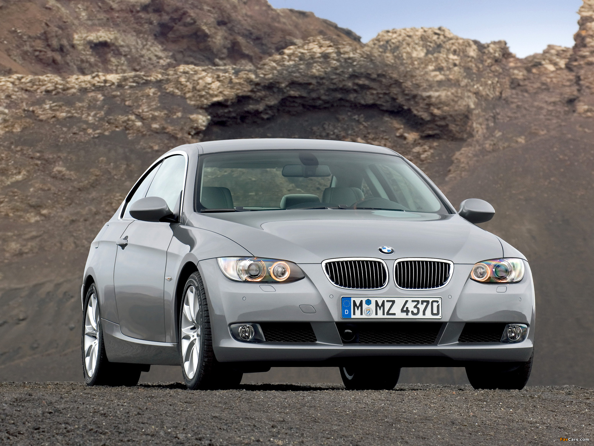 BMW 335i Coupe (E92) 2007–10 wallpapers (2048 x 1536)