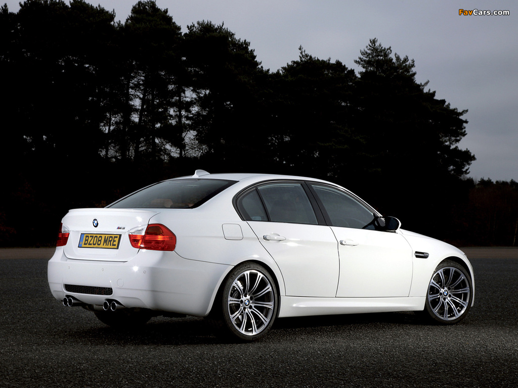 BMW M3 Sedan UK-spec (E90) 2008–10 wallpapers (1024 x 768)