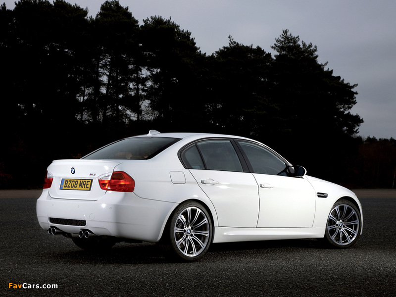 BMW M3 Sedan UK-spec (E90) 2008–10 wallpapers (800 x 600)