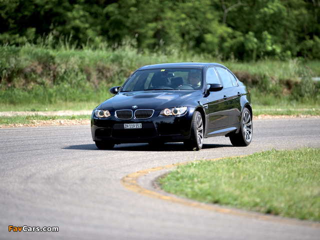 BMW M3 Sedan (E90) 2008–10 wallpapers (640 x 480)