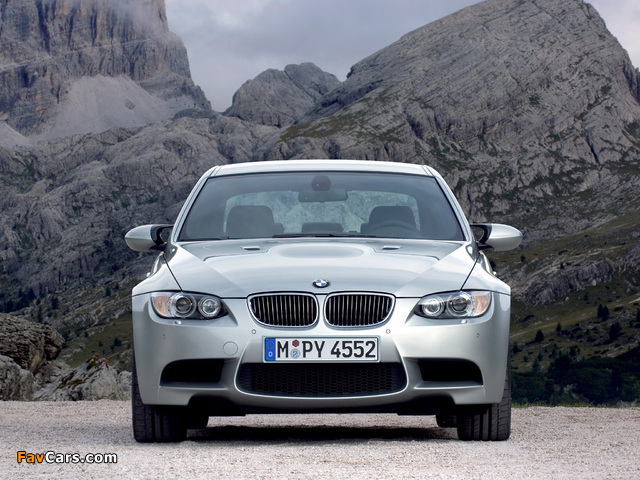 BMW M3 Sedan (E90) 2008–10 wallpapers (640 x 480)