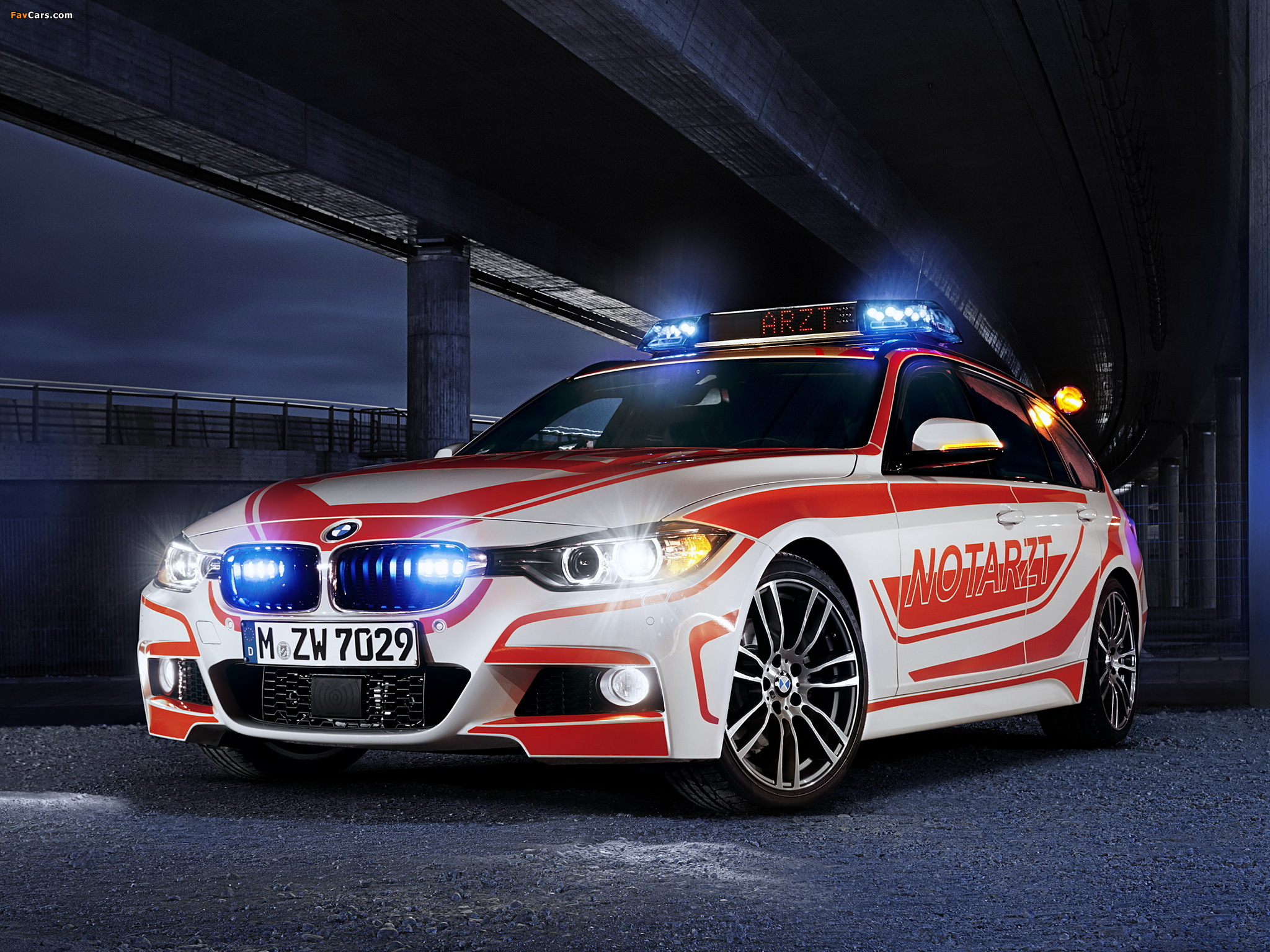 BMW 3 Series Touring M Sports Package Notarzt (F31) 2013 wallpapers (2048 x 1536)