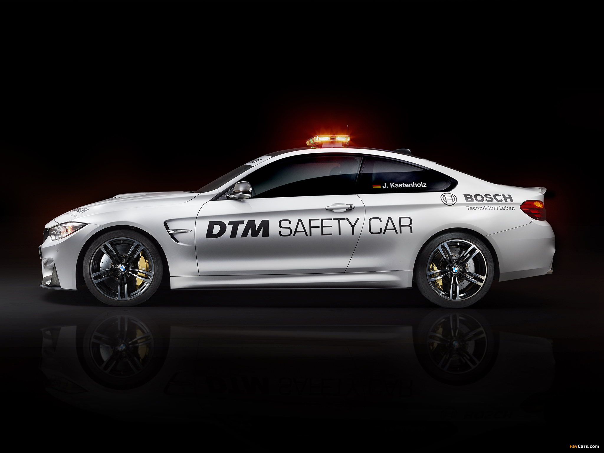 BMW M4 Coupé DTM Safety Car (F82) 2014 pictures (2048 x 1536)