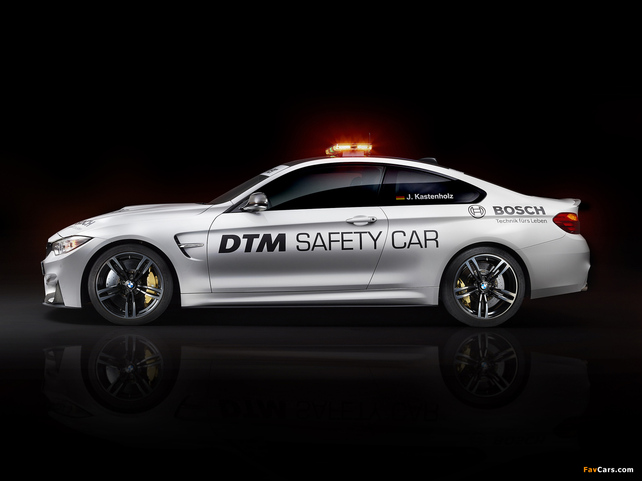 BMW M4 Coupé DTM Safety Car (F82) 2014 pictures (1280 x 960)