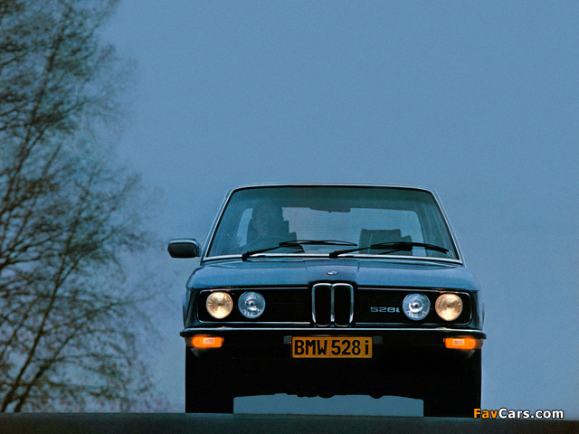 BMW 528i Sedan ZA-spec (E12) 1977–81 photos (640 x 480)