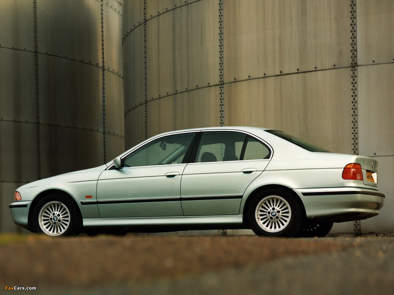 BMW 540i Sedan UK-spec (E39) 1996–2000 images (1280 x 960)