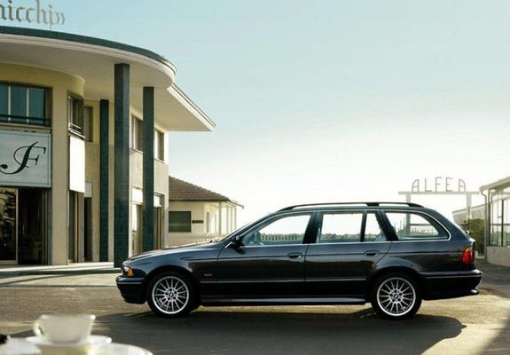BMW 540i Touring (E39) 1997–2004 pictures