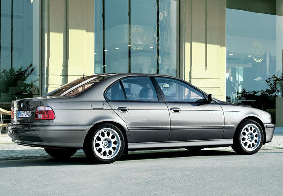 BMW 530i Sedan (E39) 2000–03 wallpapers