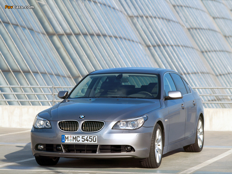BMW 545i Sedan (E60) 2003–05 images (800 x 600)