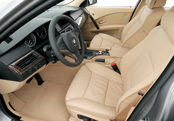 BMW 530d Touring (E61) 2004–07 images