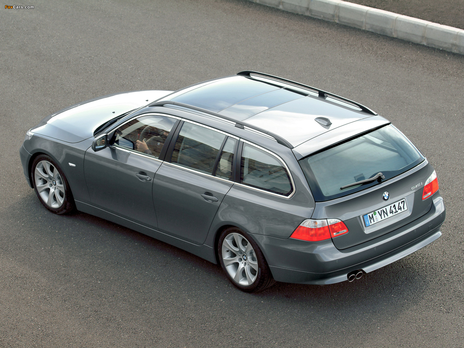 BMW 545i Touring (E61) 2004–05 photos (1600 x 1200)