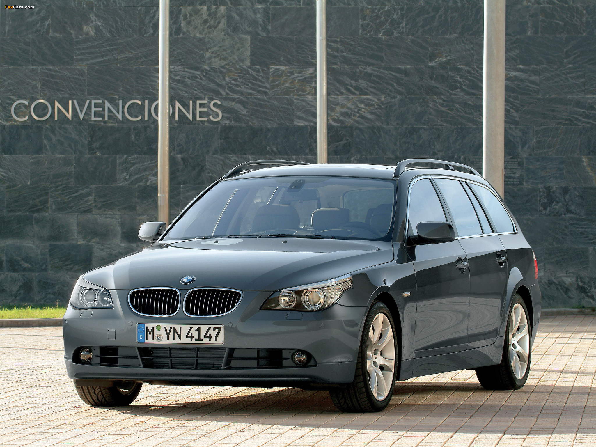 BMW 545i Touring (E61) 2004–05 photos (2048 x 1536)