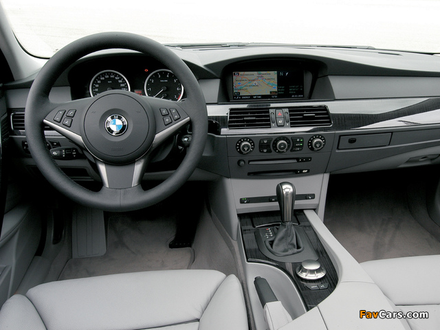 BMW 545i Touring (E61) 2004–05 pictures (640 x 480)