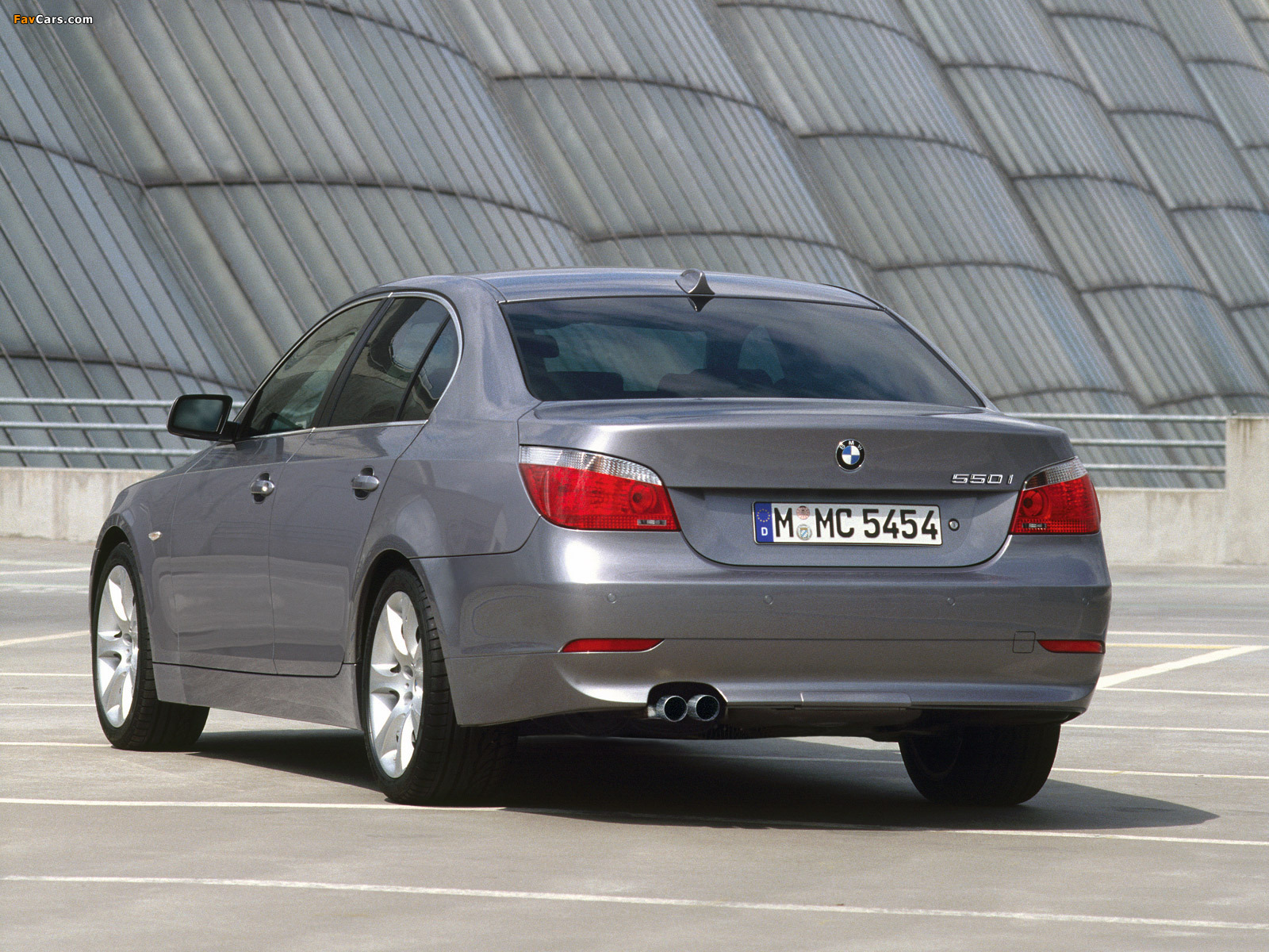 BMW 550i Sedan E60 2005 10 Photos 1600x1200 BMW 550i Sedan E60 2005 10 Photos 1600x1200