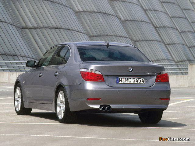 BMW 550i Sedan (E60) 2005–10 photos (640 x 480)