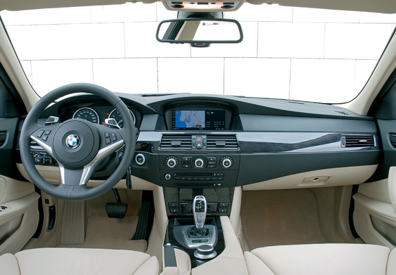 BMW 530i Sedan (E60) 2007–10 pictures
