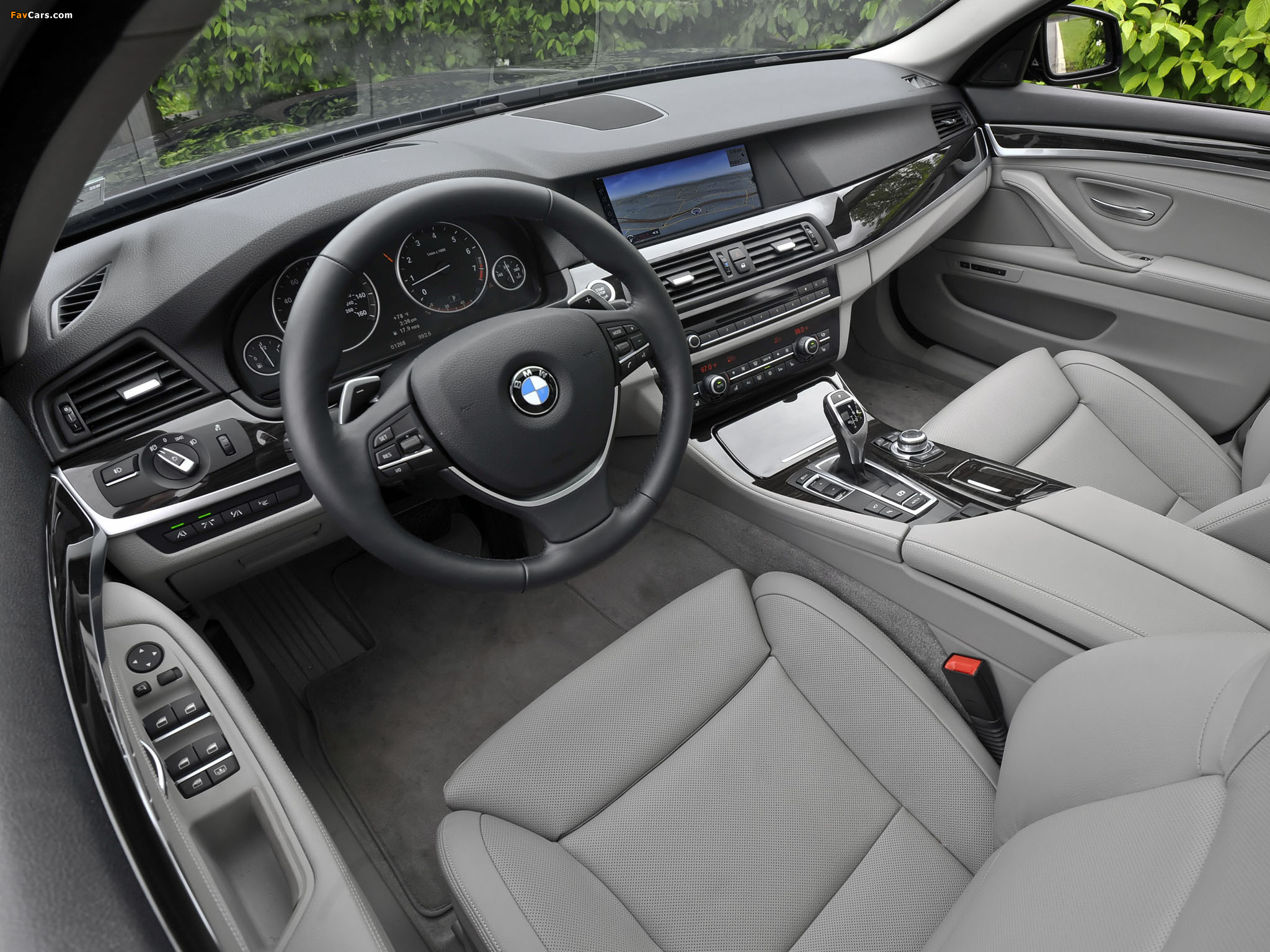 BMW 550i Sedan US-spec (F10) 2010–13 images (2048 x 1536)