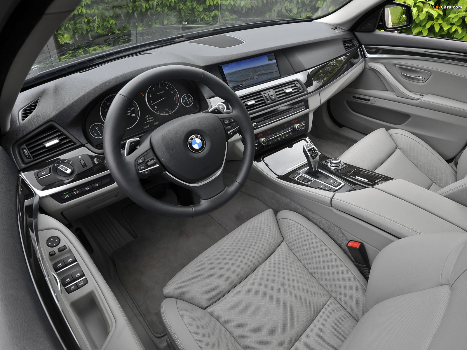 BMW 550i Sedan US-spec (F10) 2010–13 images (1600 x 1200)