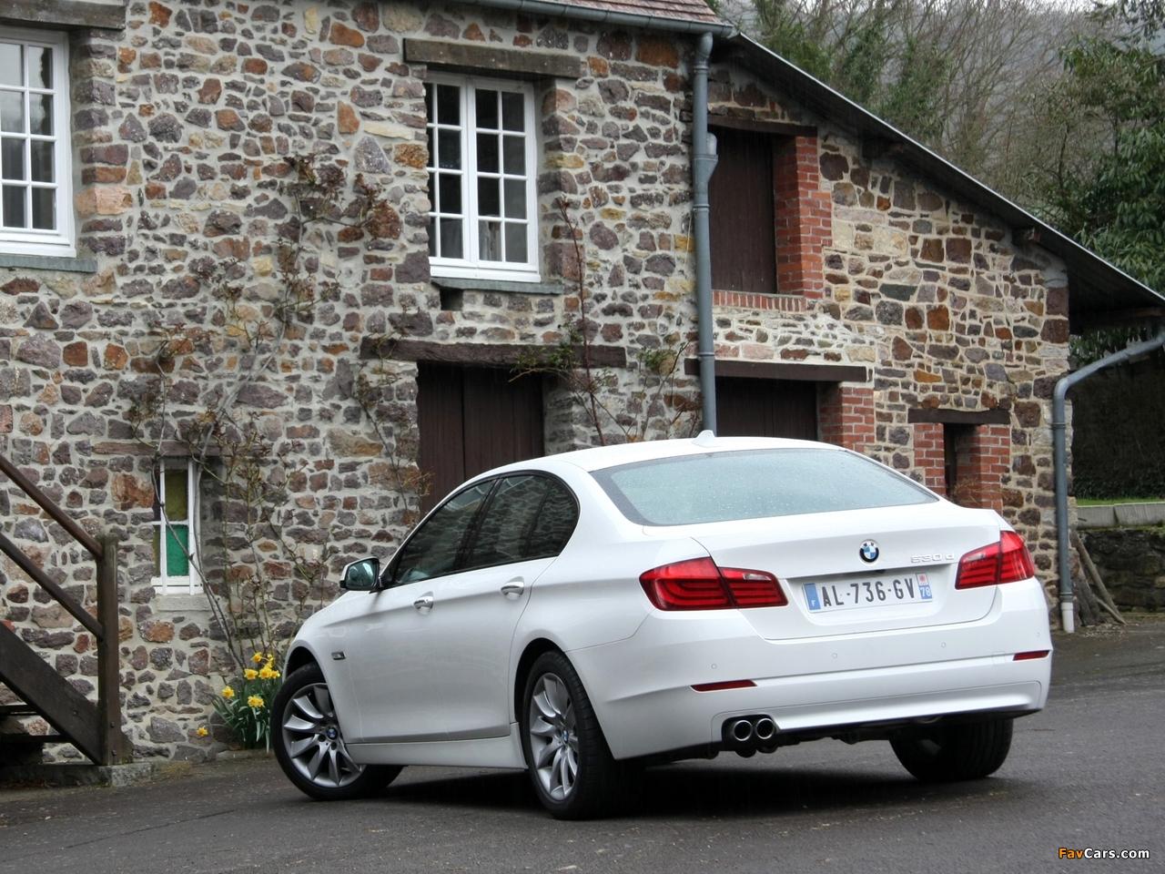 BMW 530d Sedan (F10) 2010–13 images (1280 x 960)