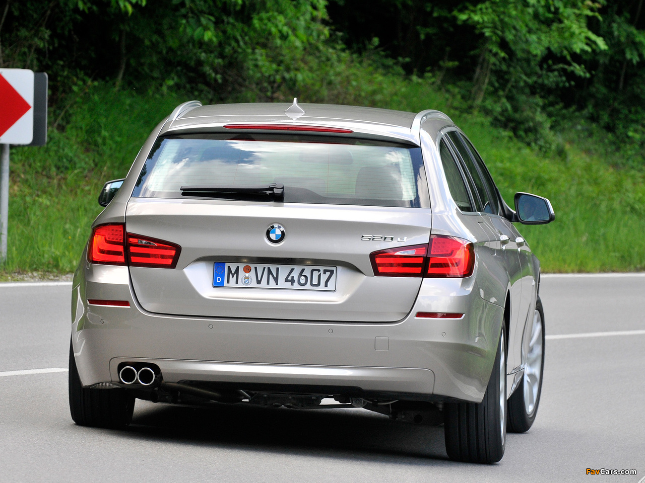 BMW 520d Touring (F11) 2010–13 photos (1280 x 960)