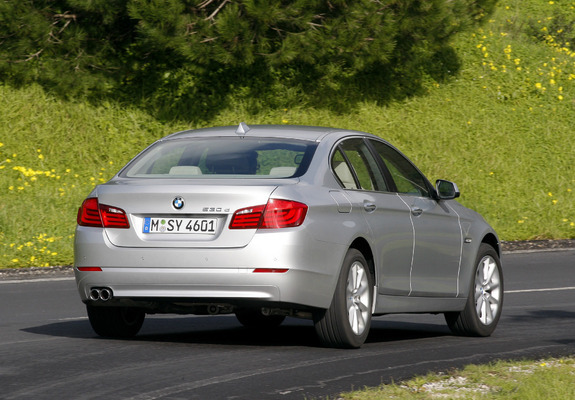 BMW 530d Sedan (F10) 2010–13 pictures