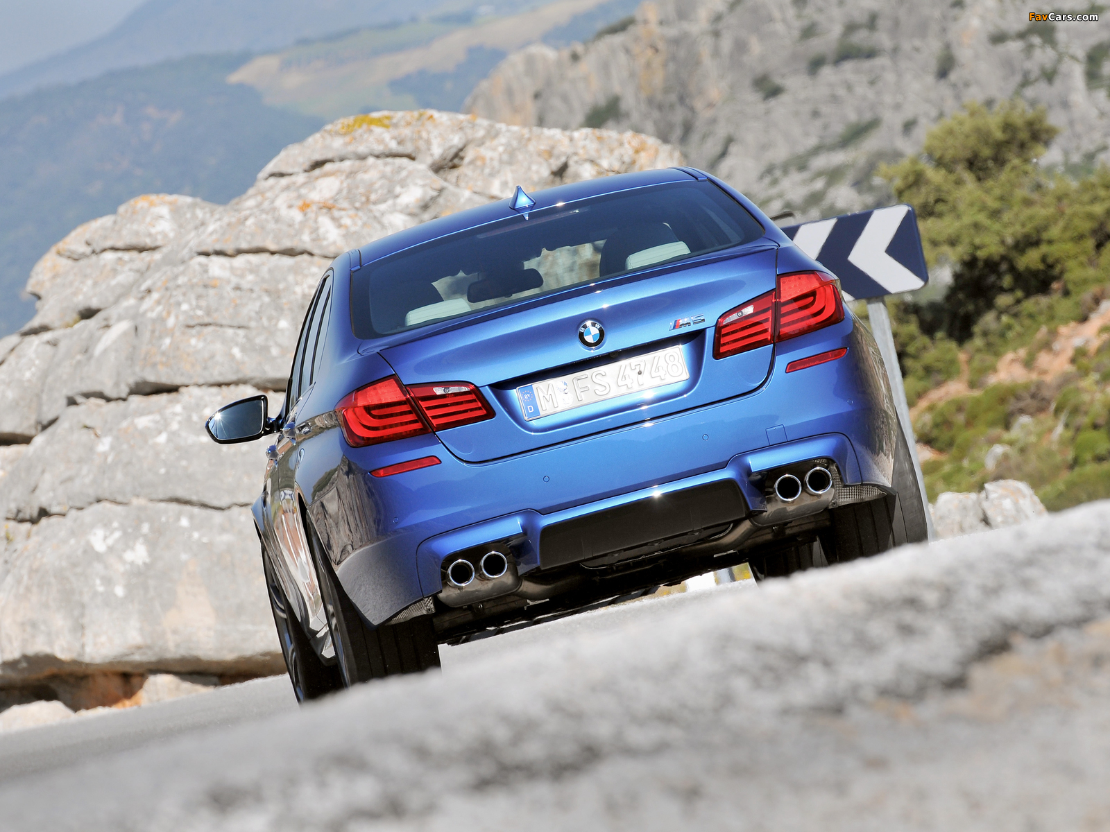 BMW M5 (F10) 2011–13 photos (1600 x 1200)