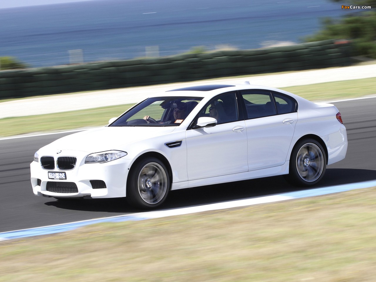 BMW M5 AU-spec (F10) 2012 wallpapers (1280 x 960)