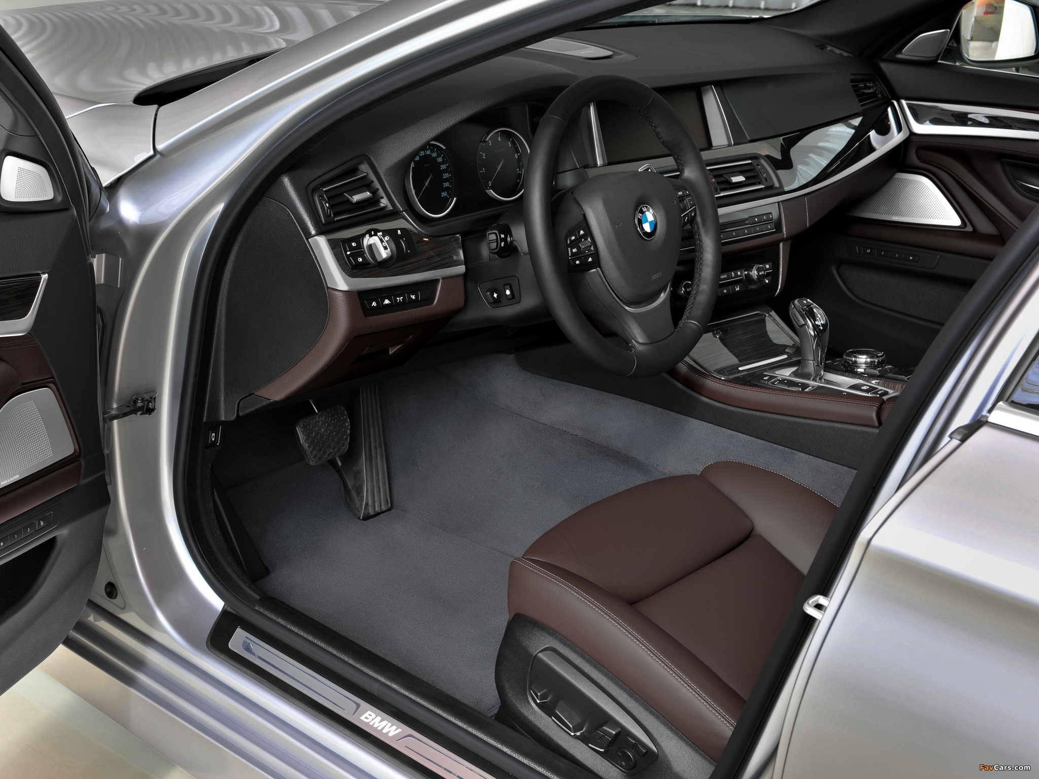 BMW 535i Sedan Luxury Line (F10) 2013 images (2048 x 1536)