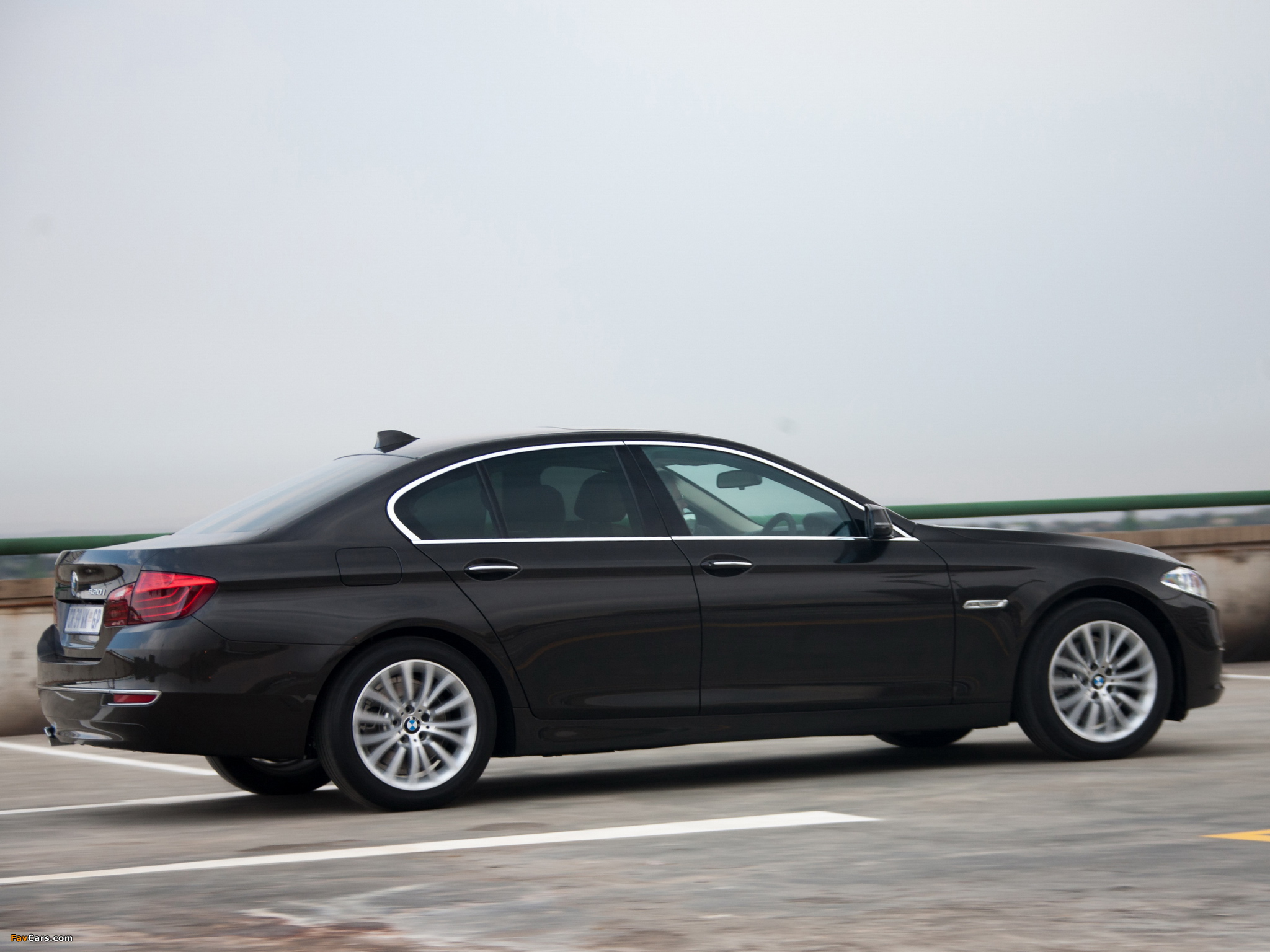 BMW 520i Sedan Luxury Line ZA-spec (F10) 2013 wallpapers (2048 x 1536)