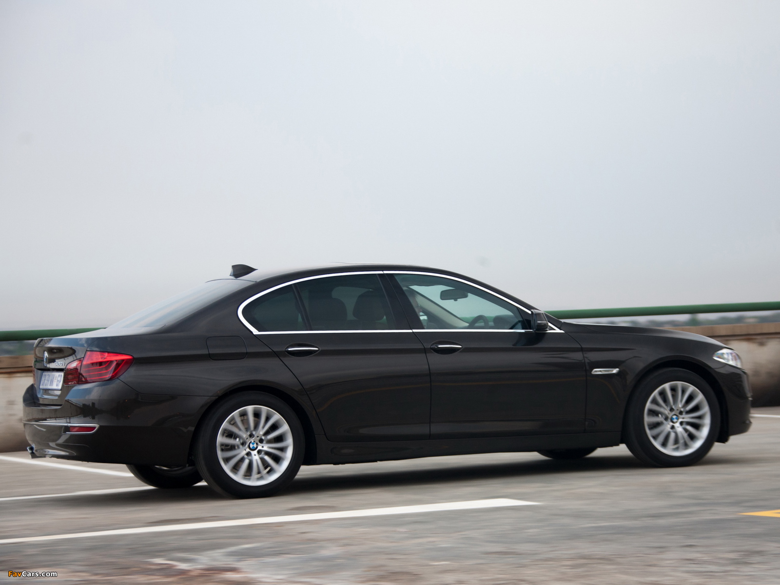 BMW 520i Sedan Luxury Line ZA-spec (F10) 2013 wallpapers (1600 x 1200)