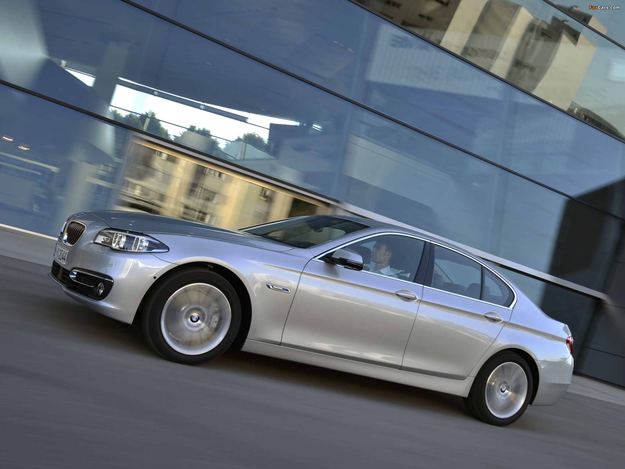 BMW 530d Sedan Luxury Line (F10) 2013 wallpapers (2048 x 1536)