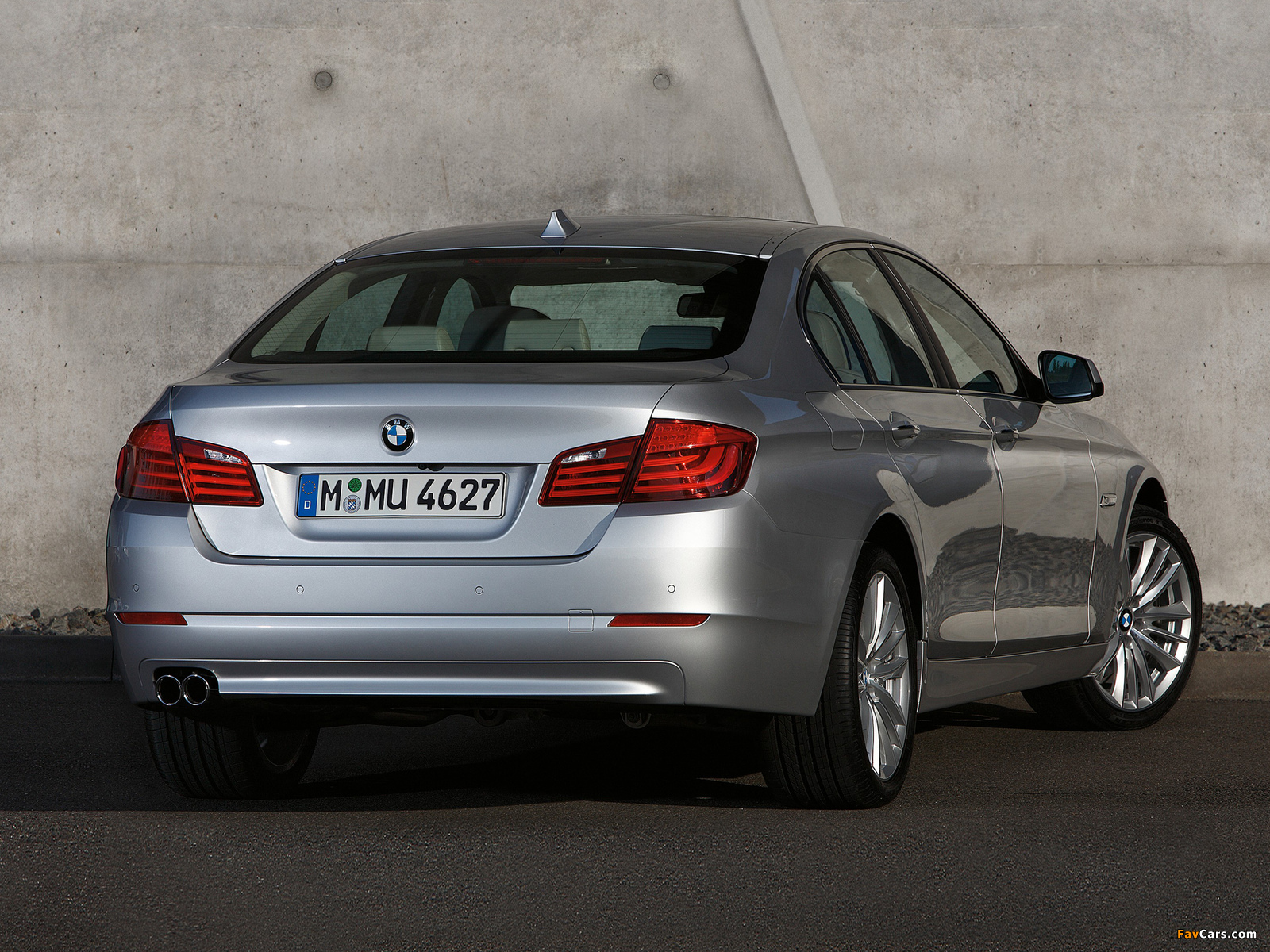 BMW 5 Series F10-F11 pictures (1600 x 1200)