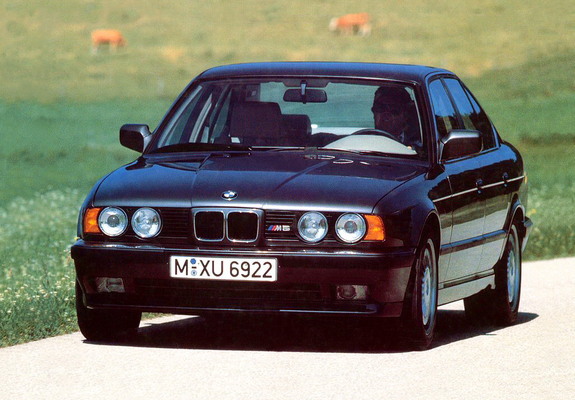 BMW M5 (E34) 1988–92 pictures
