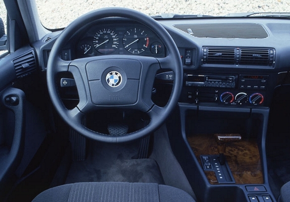 BMW 5 Series Touring (E34) 1992–95 pictures