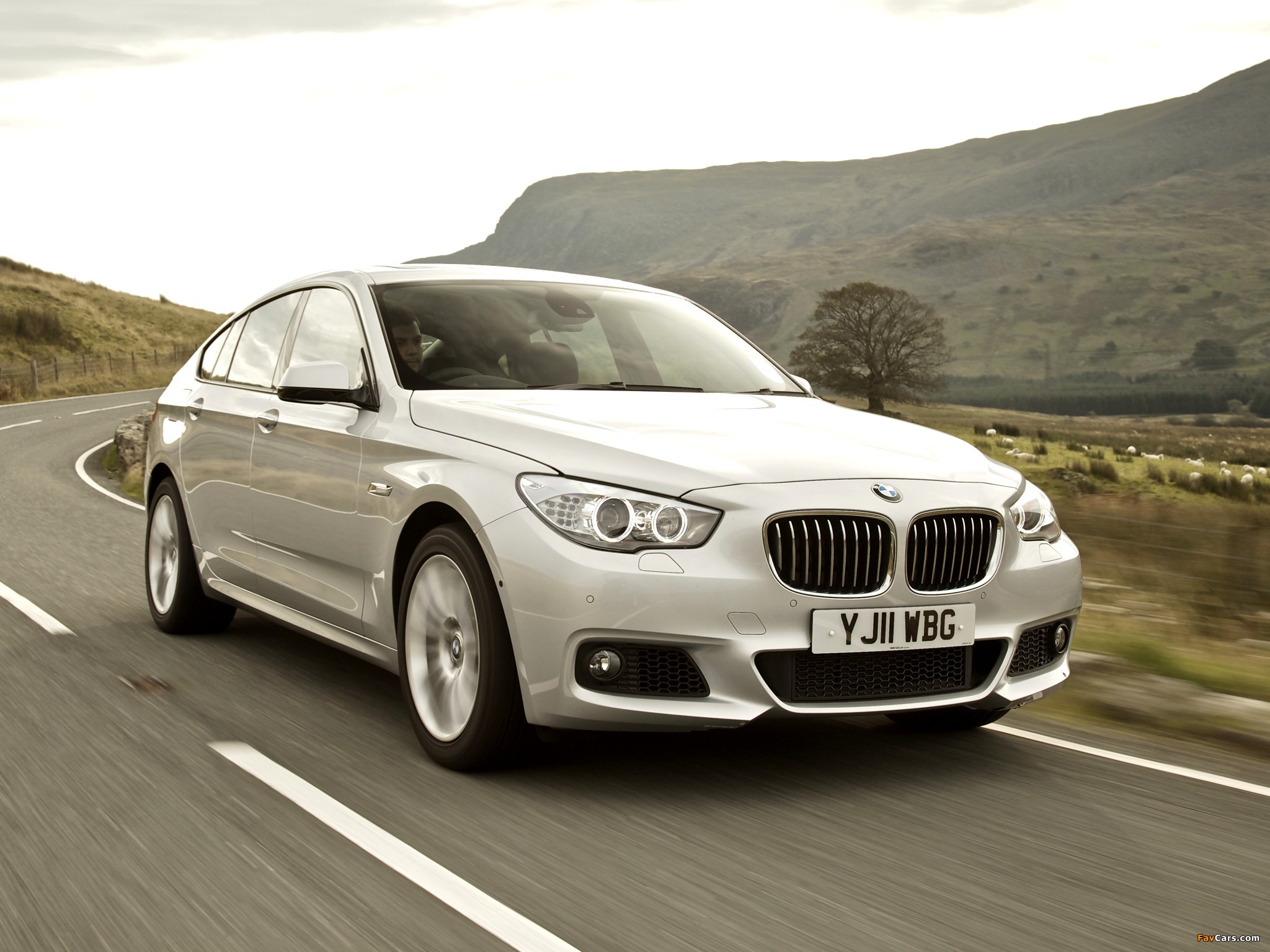 Images of BMW 5 Series Gran Turismo M Sport Package UK-spec (F07) 2011–13 (2048 x 1536)