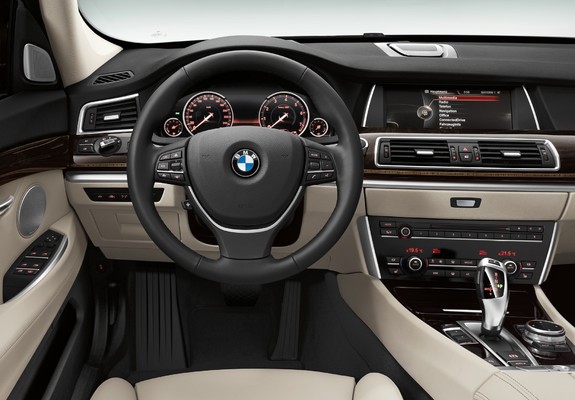 Images of BMW 535i xDrive Gran Turismo Luxury Line (F07) 2013